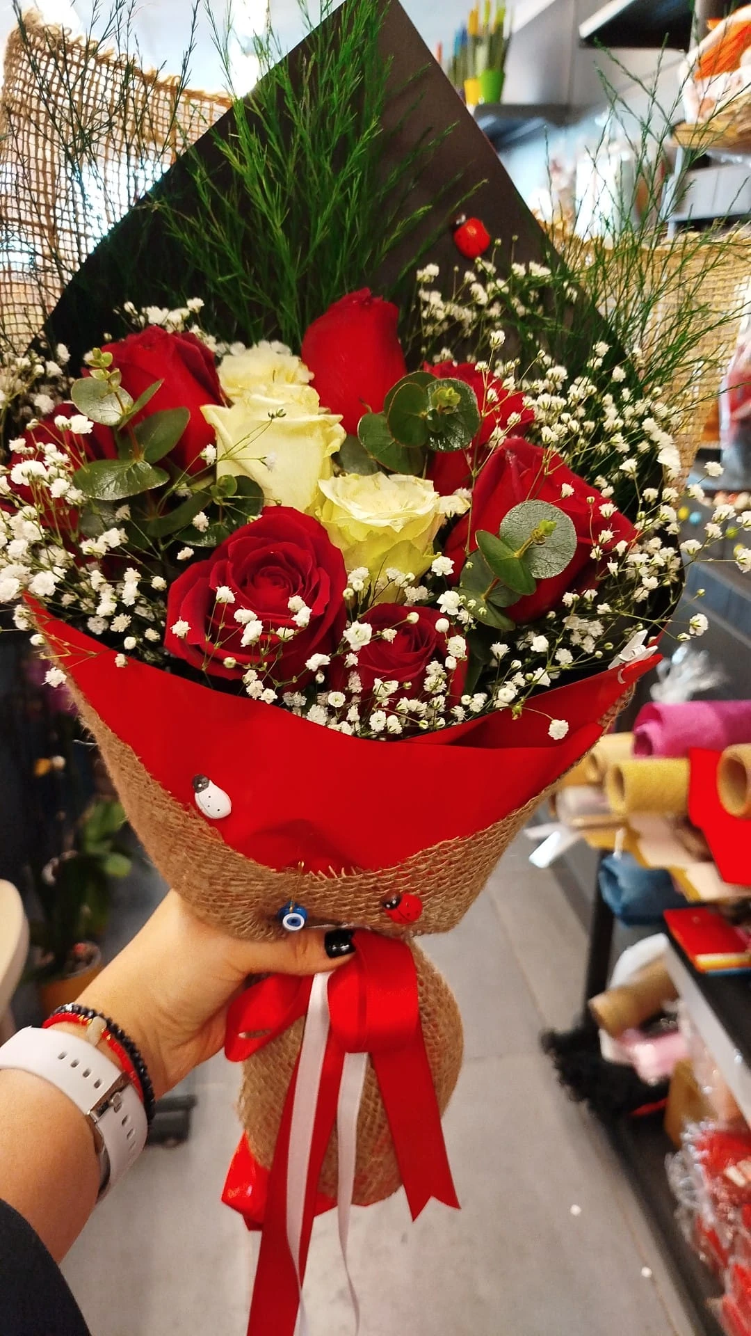 Отправьте цветы своим близким в Новый год!