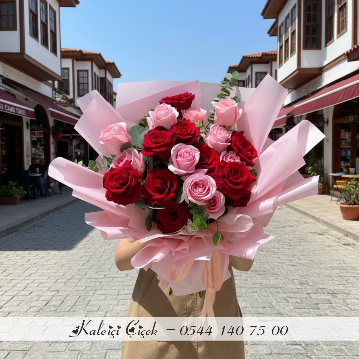17 Adet Karışık Kırmızı Ve Pembe Gül Buketi