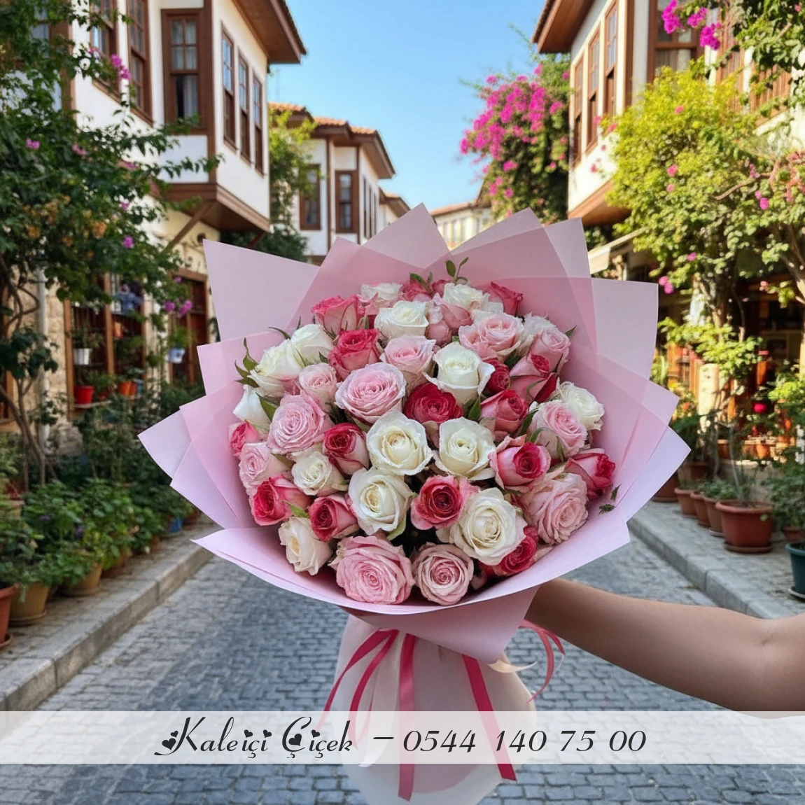 31 Adet Pembe Ve Beyaz Karışık Gül Buketi