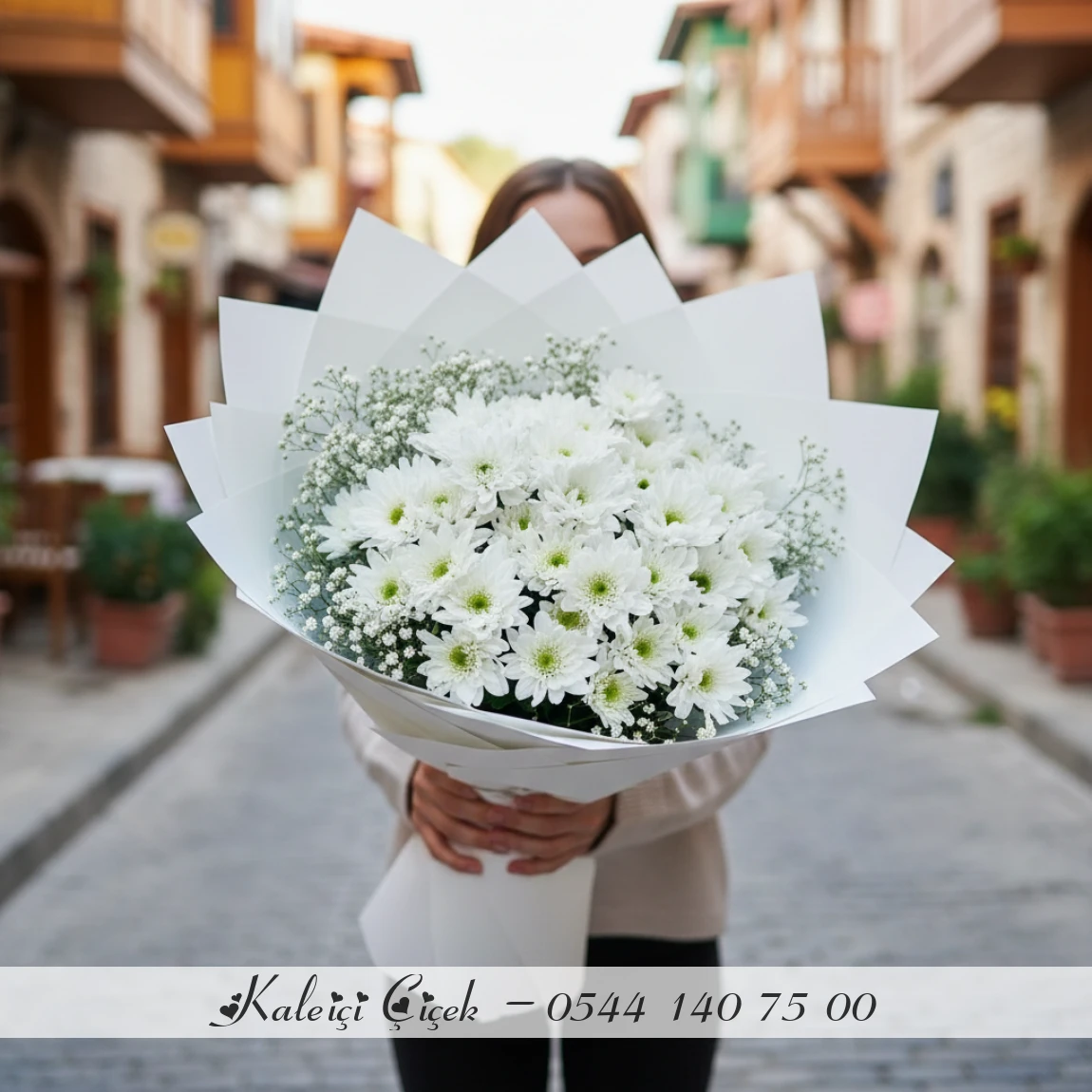 Beyaz Krizantemlerle Saf Zarafet Buketi