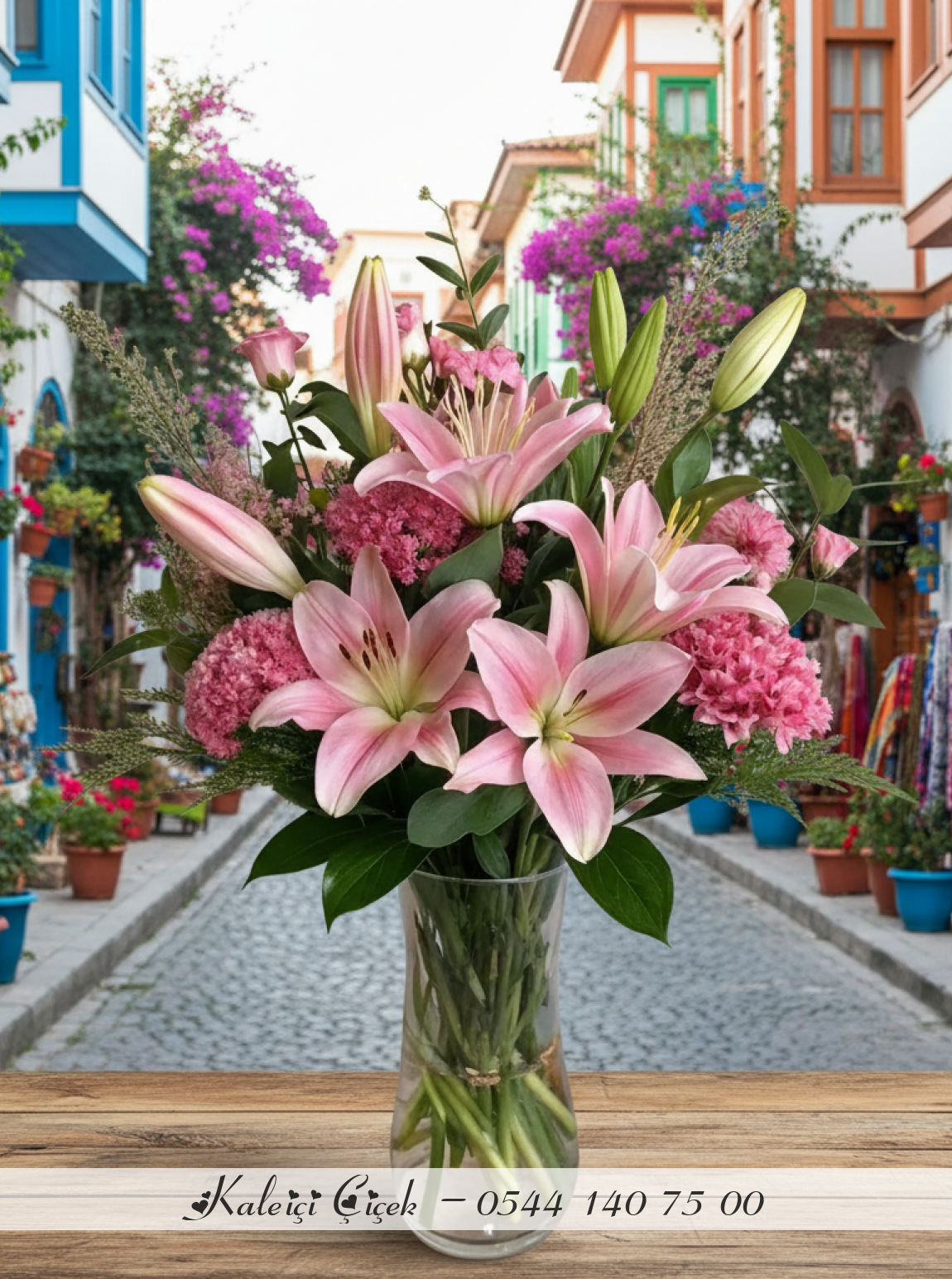 Cam Vazoda Büyük Pembe Lilyum