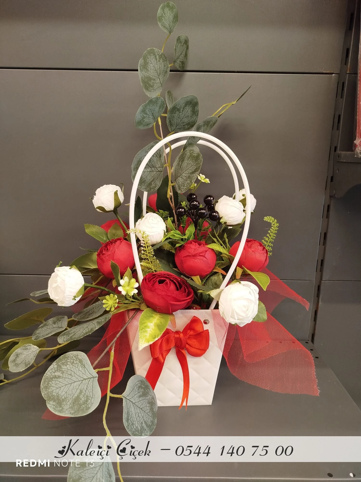 Çantada Çiçekler Ve Sevimli Ayıcıklar