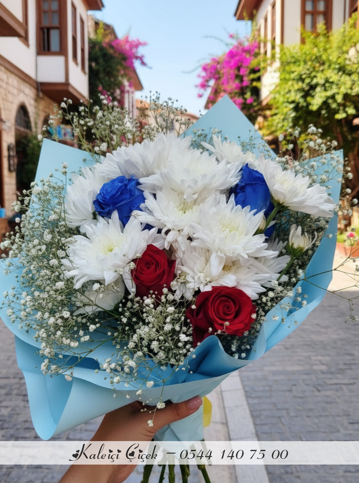 Karışık Krizantem, Kırmızı Ve Mavi Gül Buketi