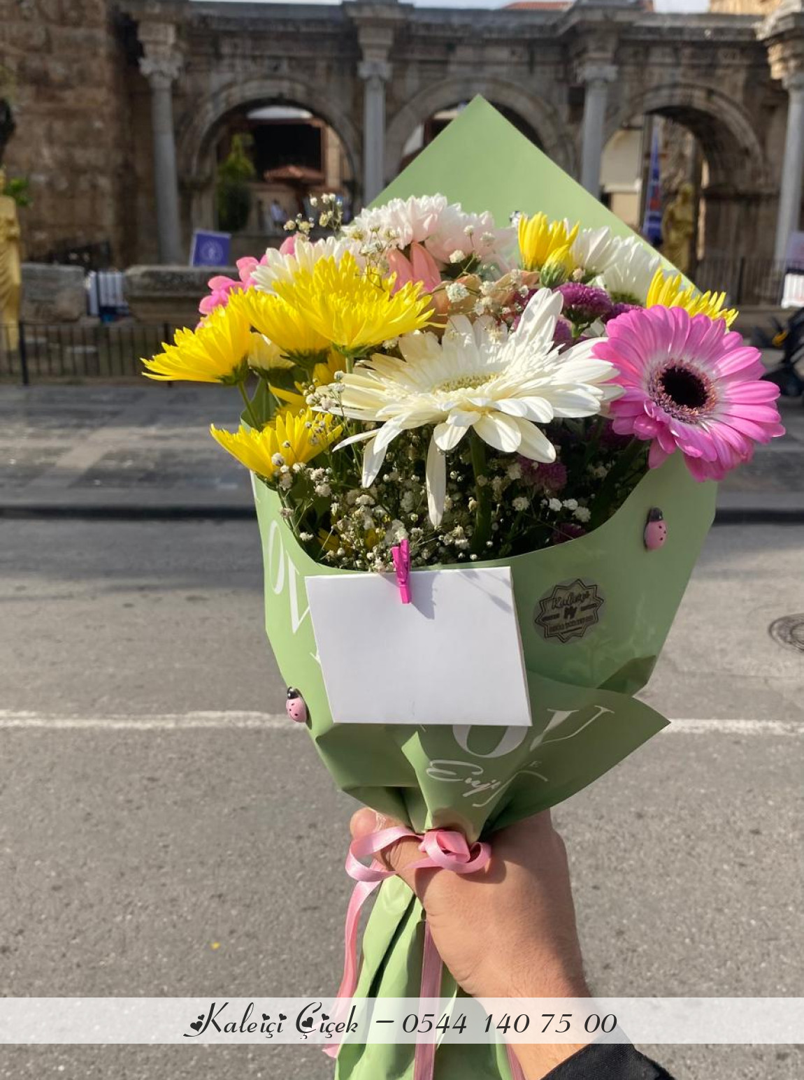 Kasimpati Gerbera Buketi̇ Renkli̇