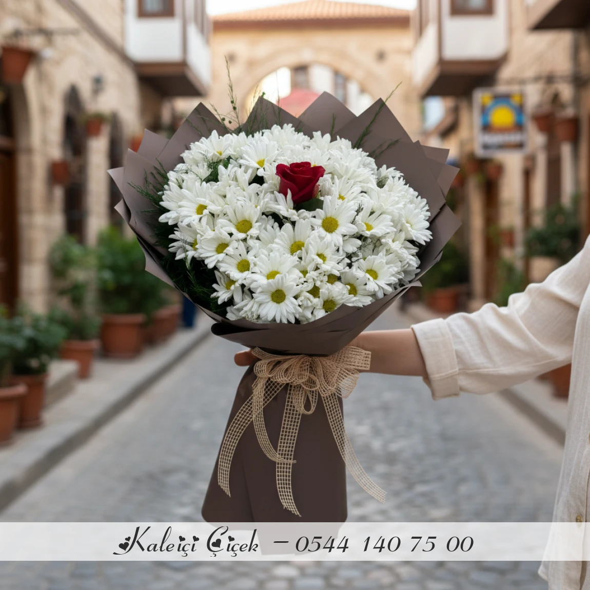 Papatya Ve Tek Gül Buketi