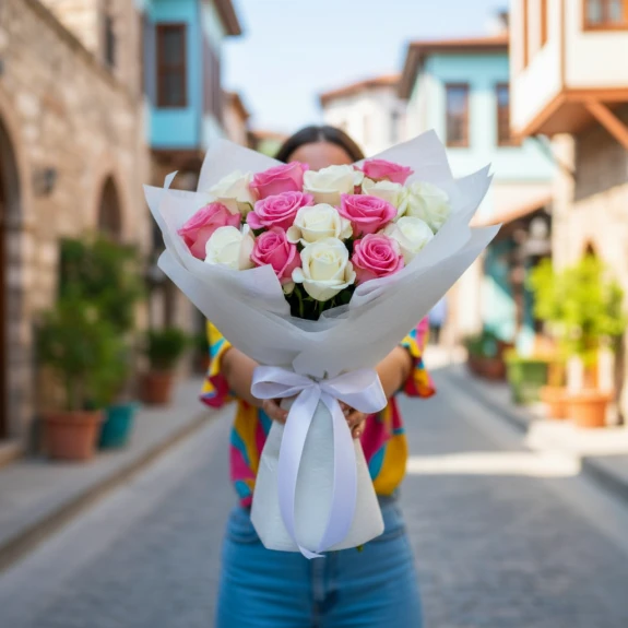 15 Adet İthal Beyaz Ve Pembe Güller