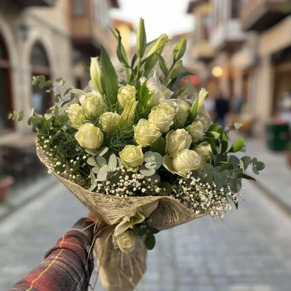 15 Beyaz Gül Ve Lilyum