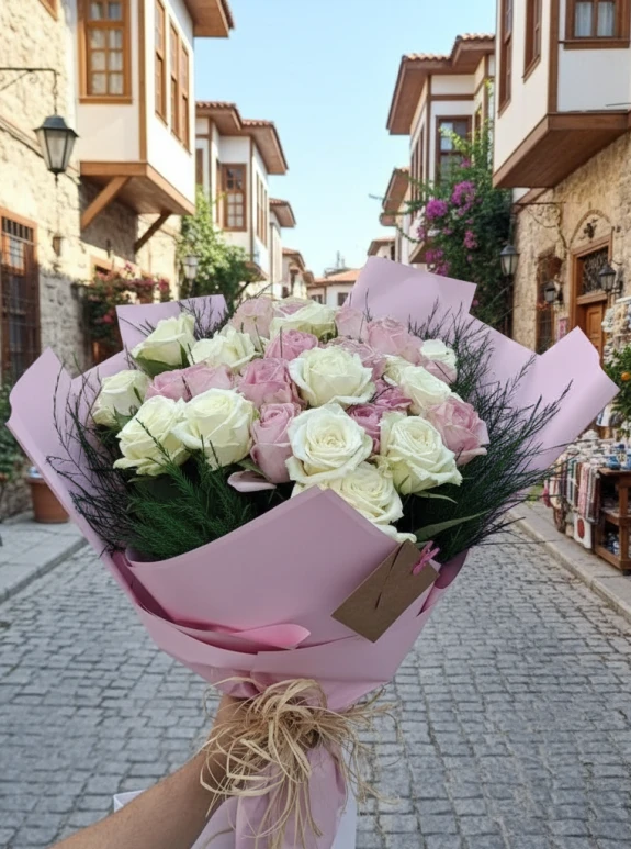 21 Adet Beyaz Ve Pembe Gül Buketi
