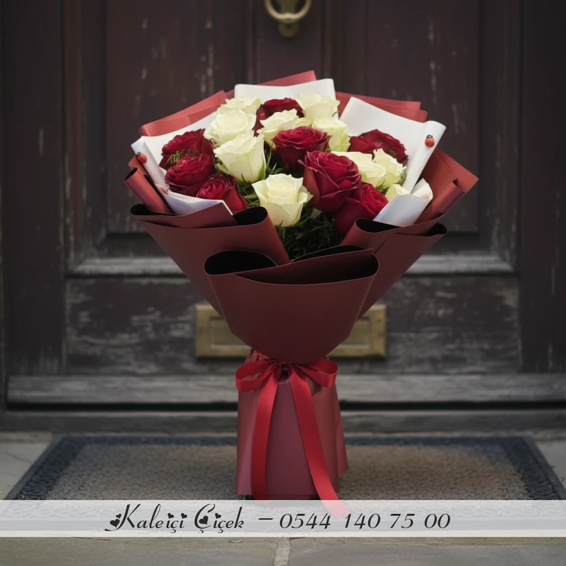 21 Adet Kırmızı Ve Beyaz Gül Buketi