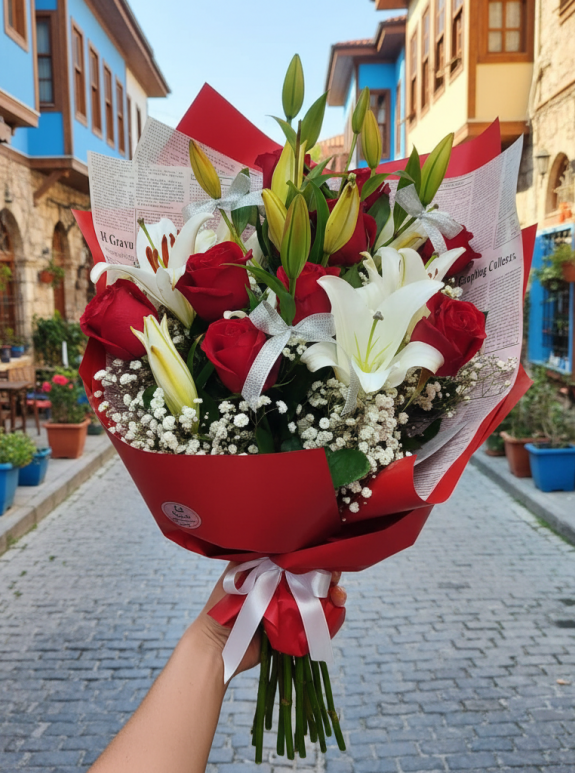 7 Kırmızı Gül Ve Beyaz Lilium