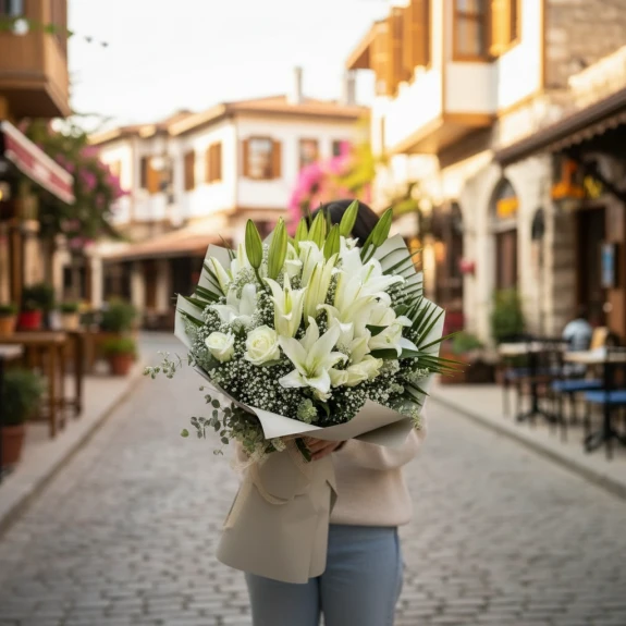 Beyaz Lilyum-Zambak Ve Gül Buketi