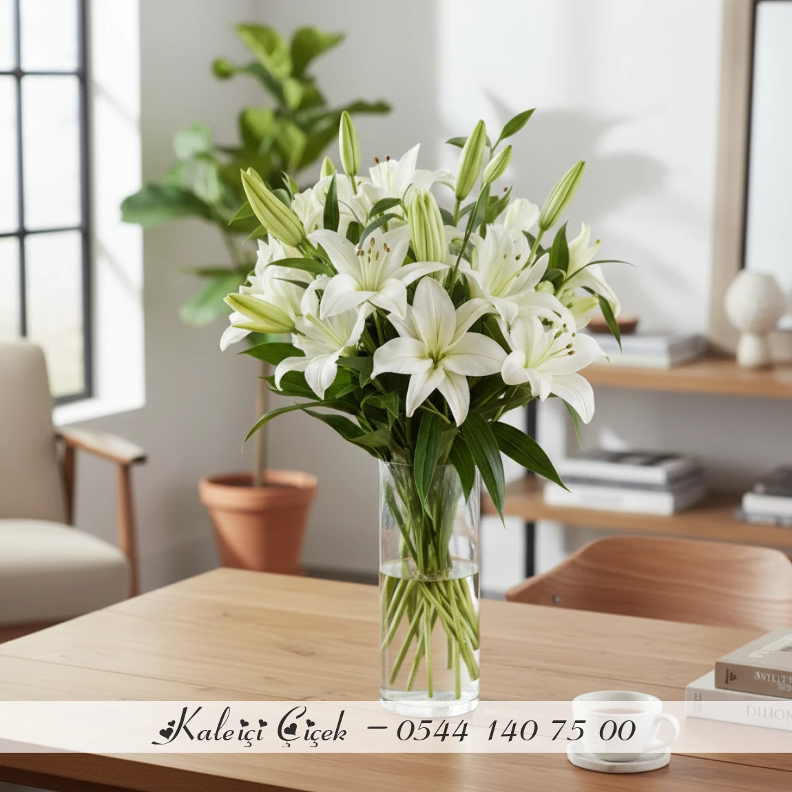 Cam Vazoda Büyük Beyaz Lilyum