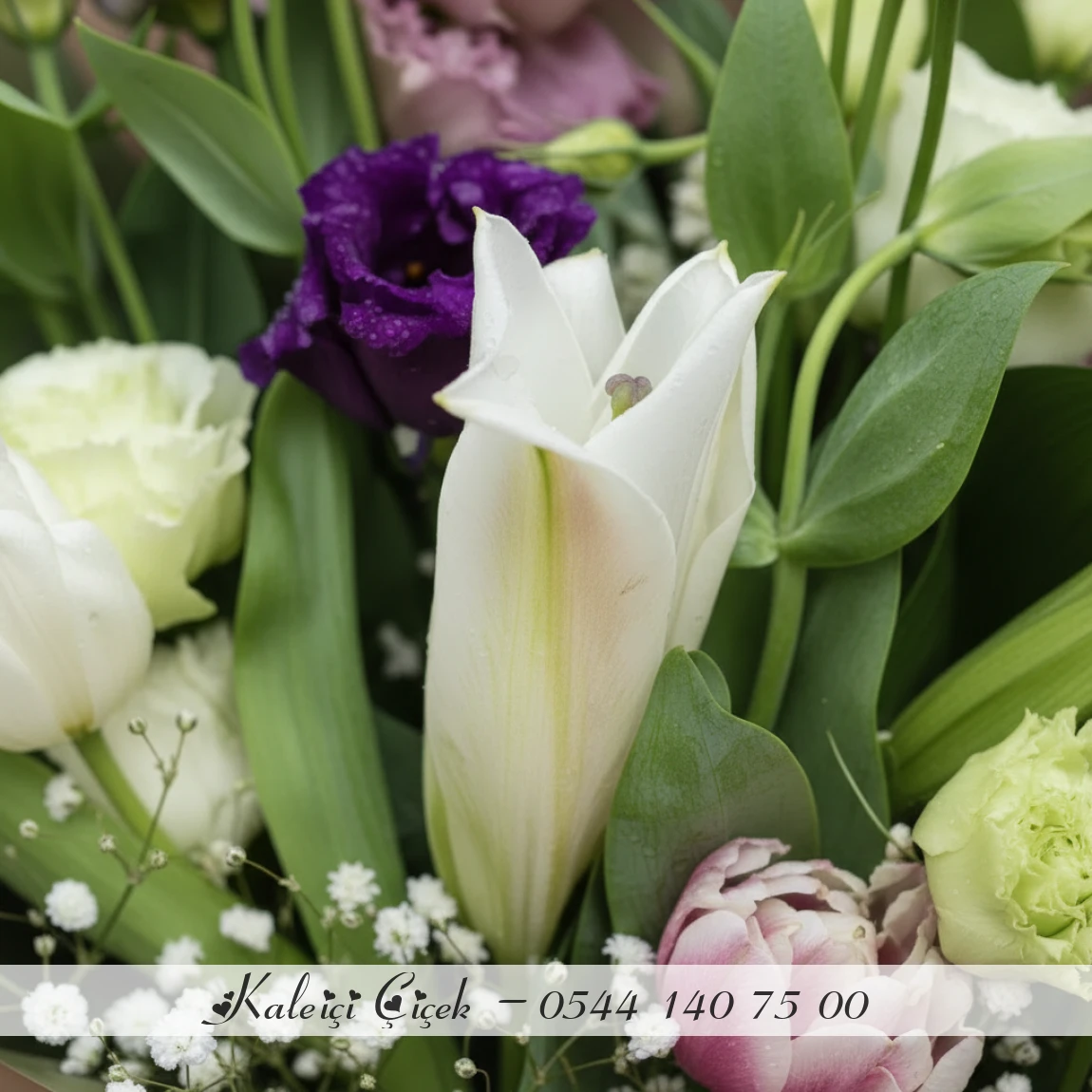 Doğal Tonlarda Lilyum Ve Mevsim Çiçekleri Buketi