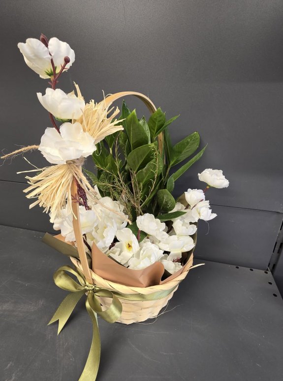 Hasır Sepette Zeze Bitkisi