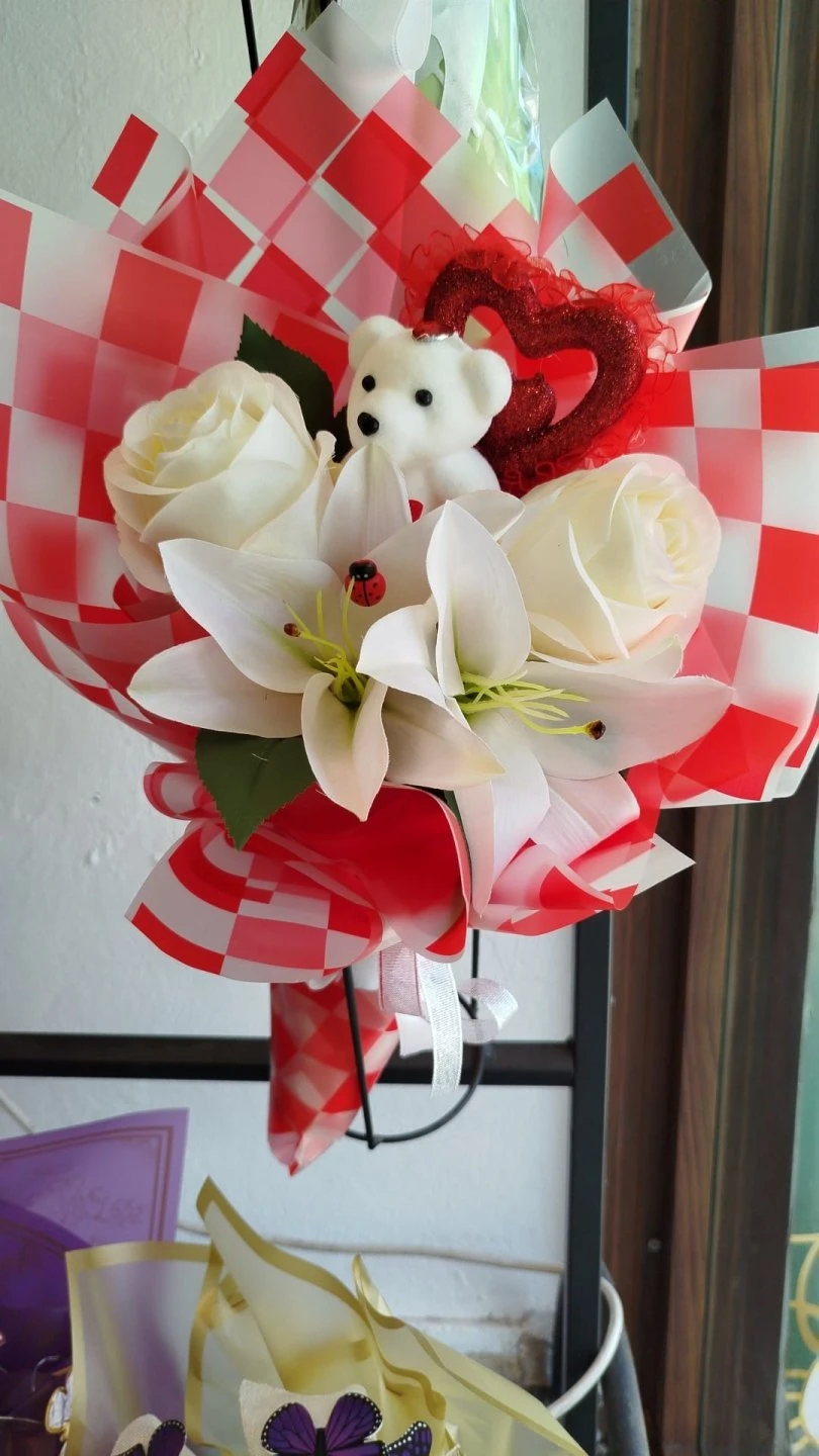 Lilyum, Gül Ve Sevimli Ayıcık