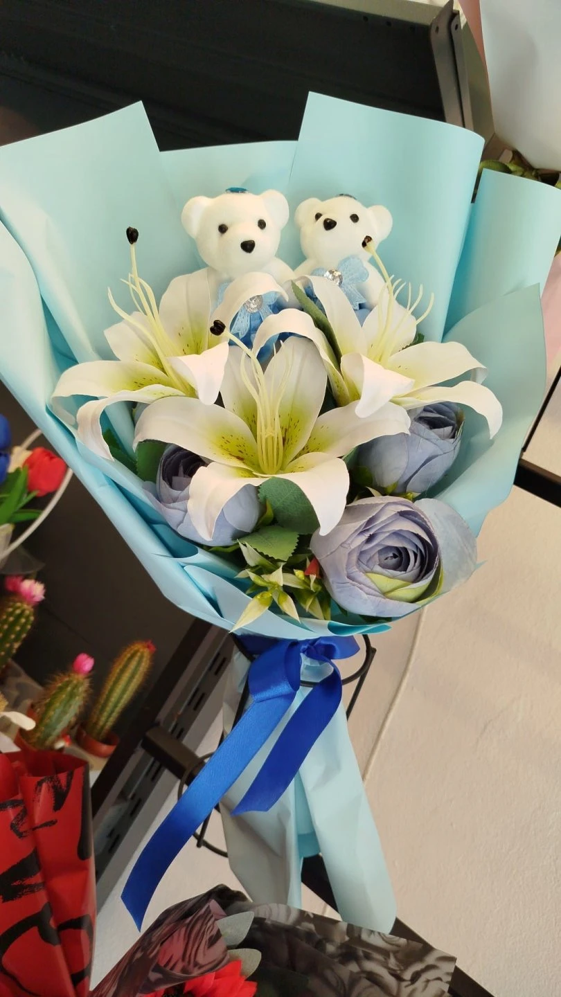 Lilyum, Güller Ve Sevimli Ayucuklar