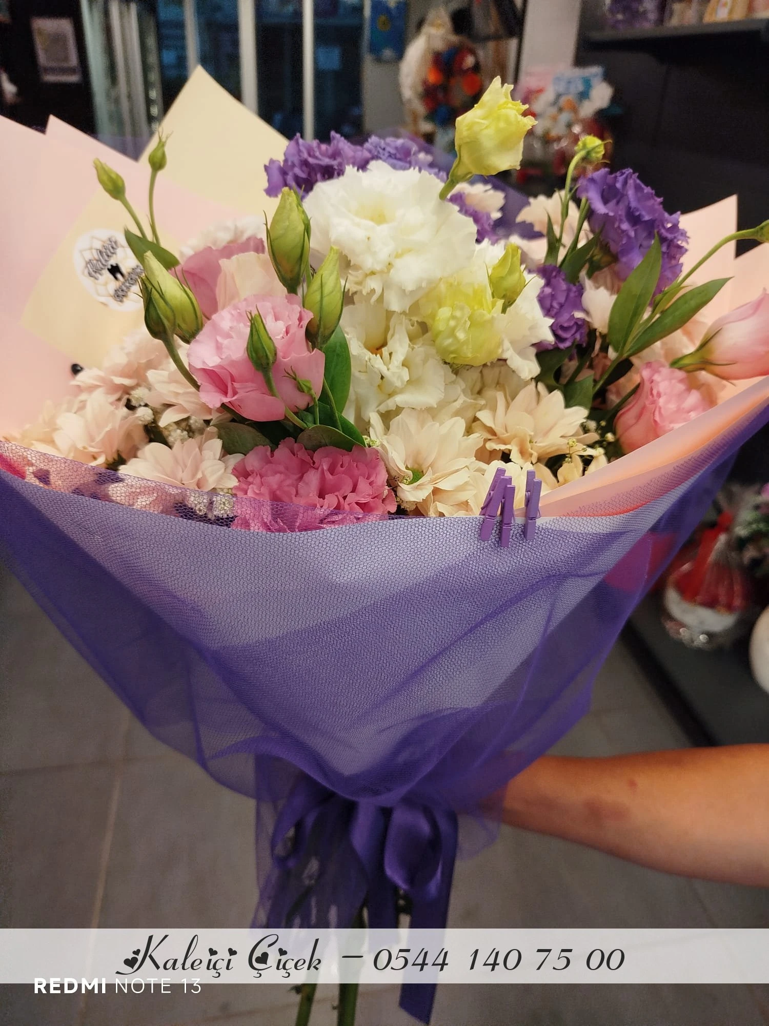 Lisyandus,Papatya Ve Gül Karışık Buketi