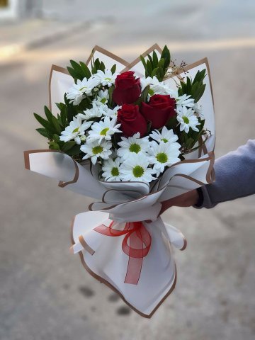 Papatya ve 3 Gül Buketi