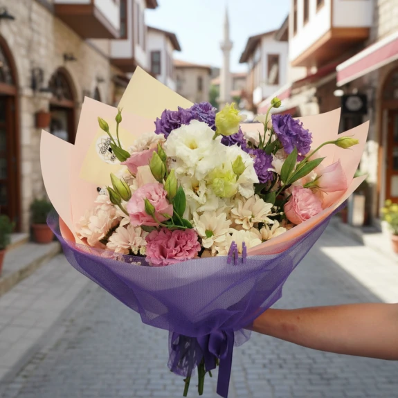 Renkli̇ Li̇syantus Buketi̇