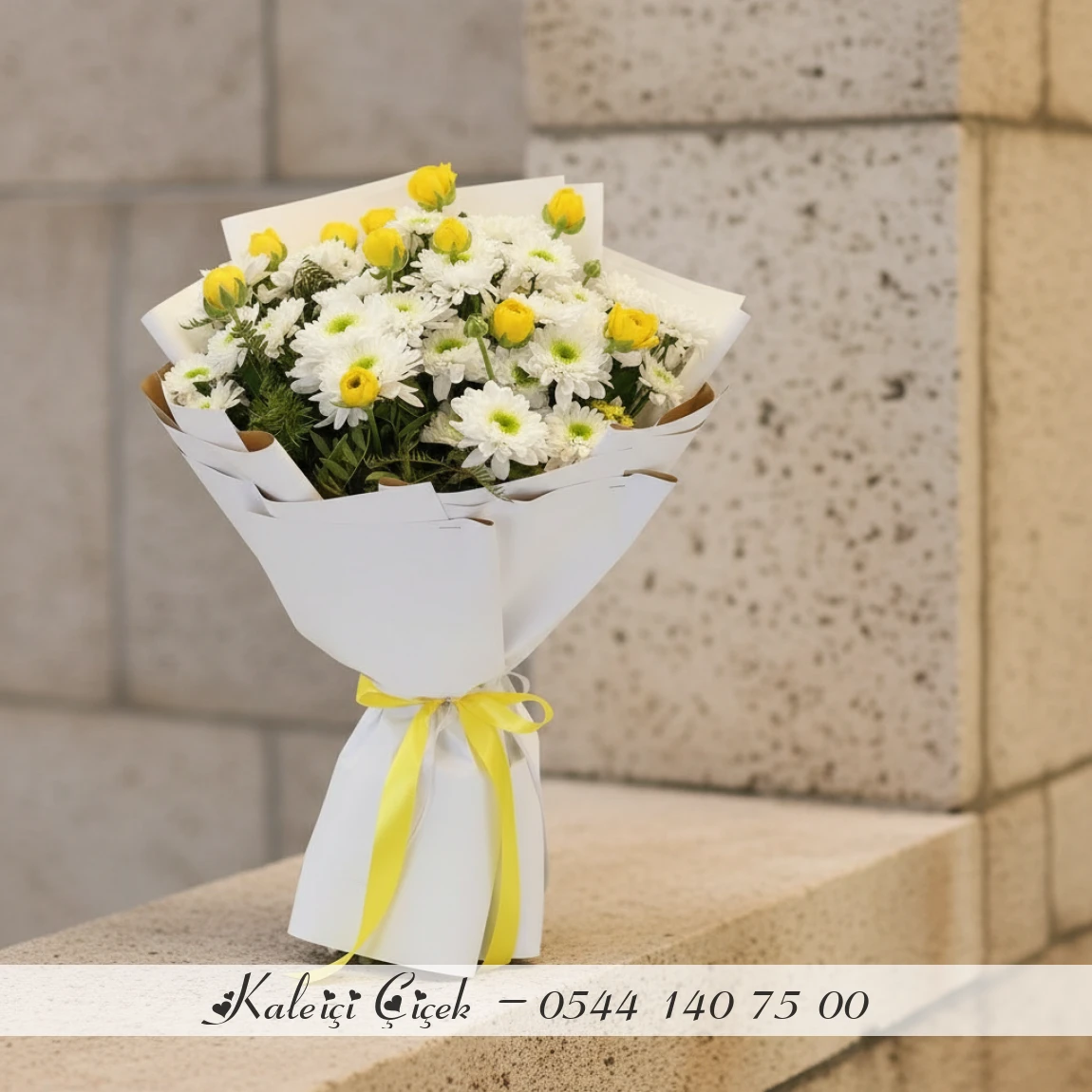 Sarı Detaylı Beyaz Papatya Buketi