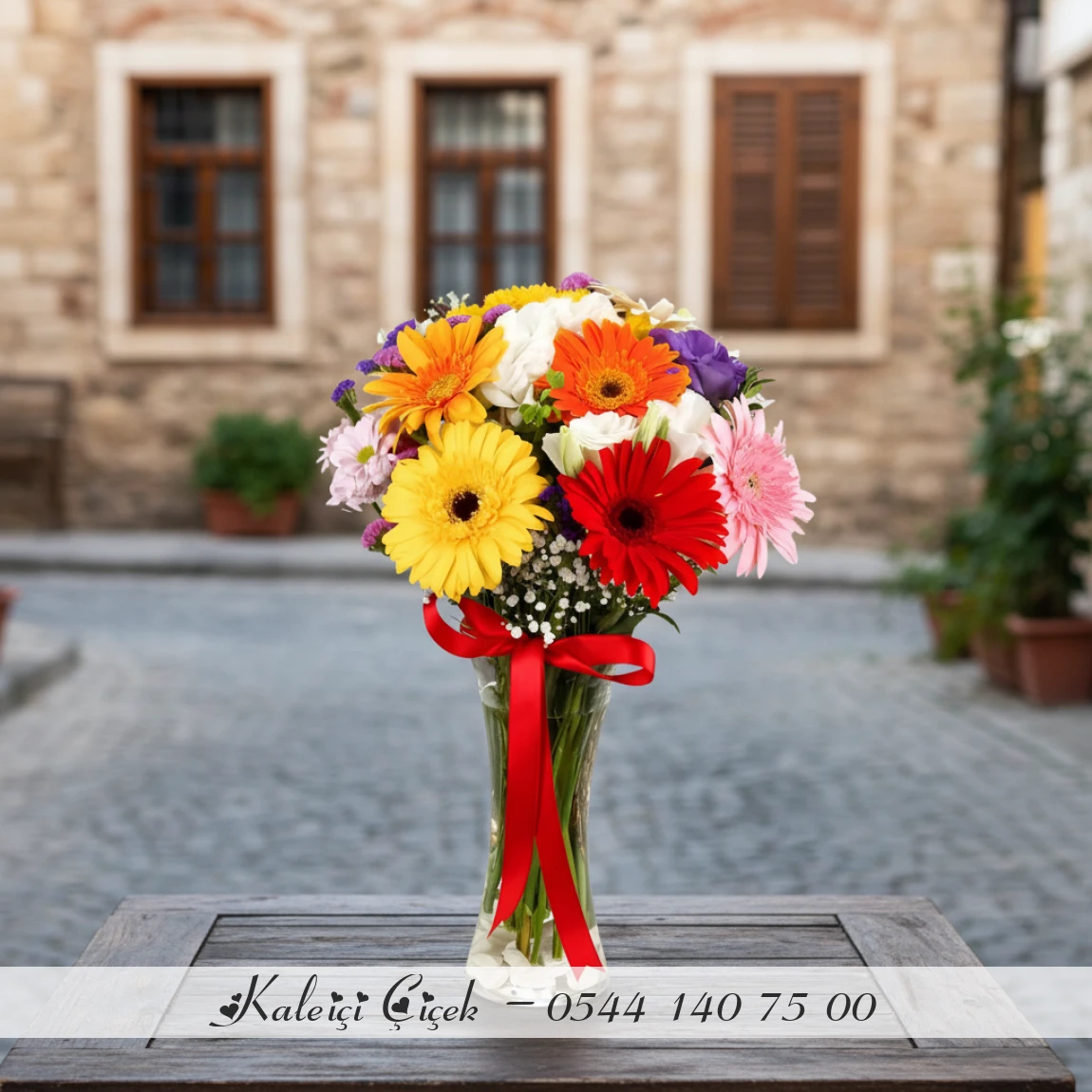 Vazoda Kır Çiçekleri